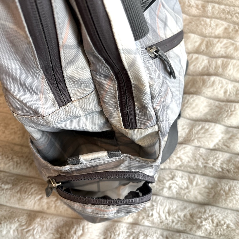 Nike 6.0 Deuce Backpack - Cool Grey / Dark Grey - Picture 12 of 13